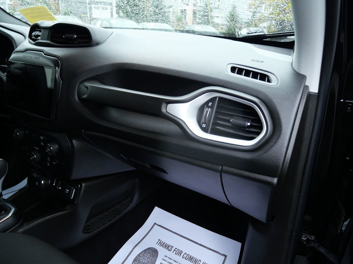 Photo 19 of this Jeep Renegade