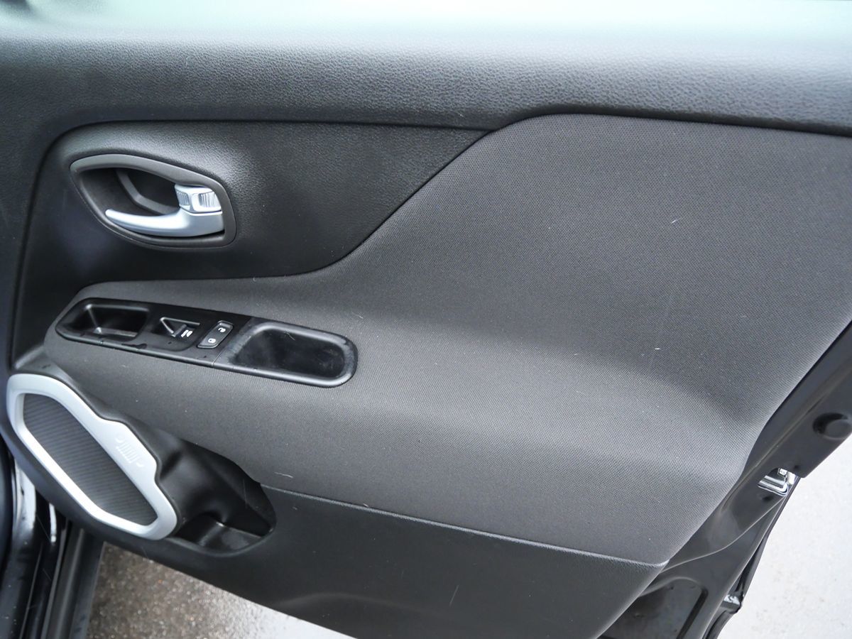 Photo 20 of this Jeep Renegade