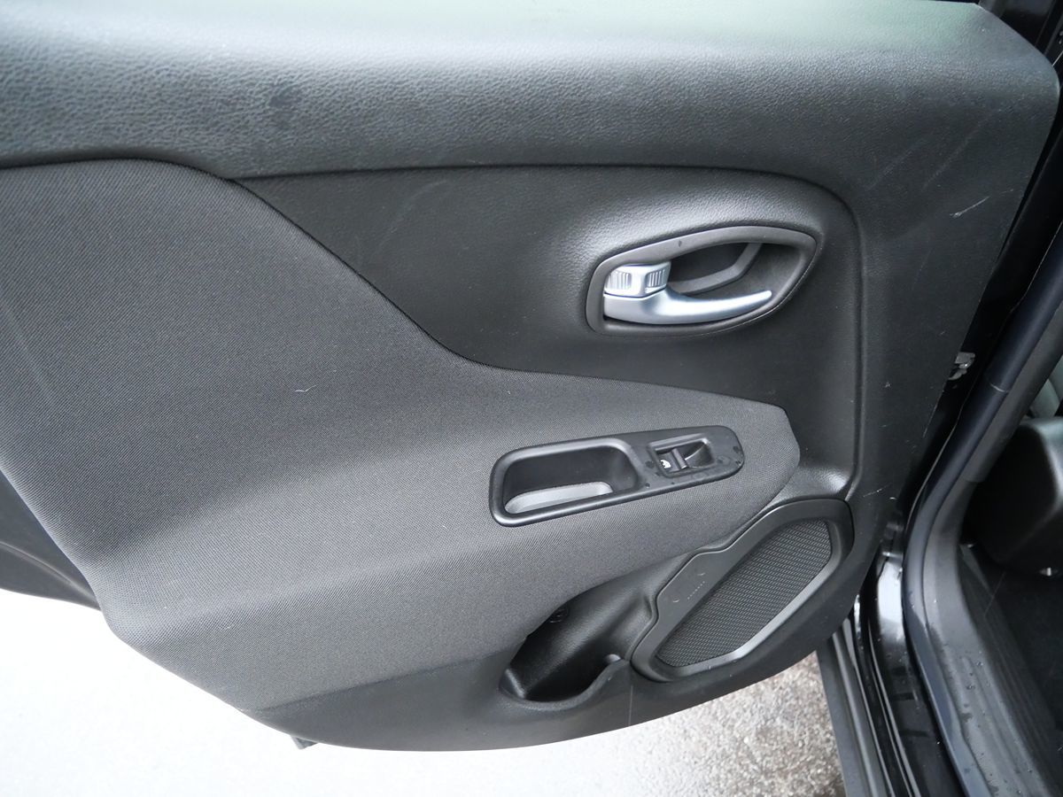 Photo 25 of this Jeep Renegade