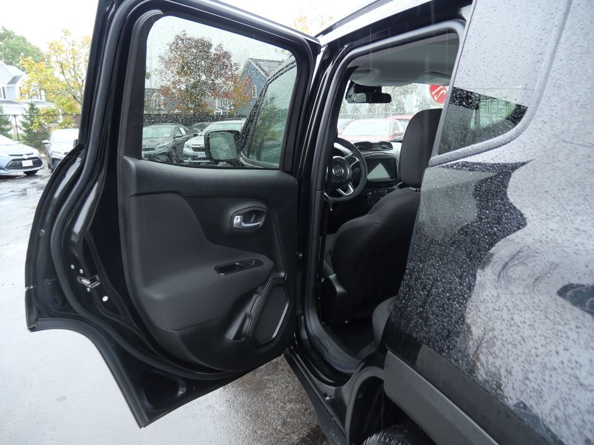 Photo 26 of this Jeep Renegade