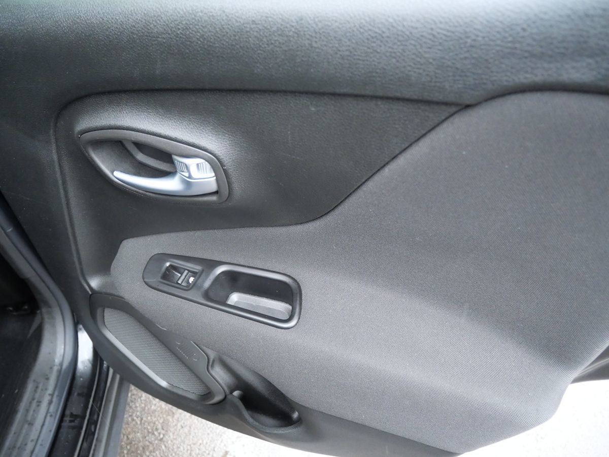 Photo 30 of this Jeep Renegade