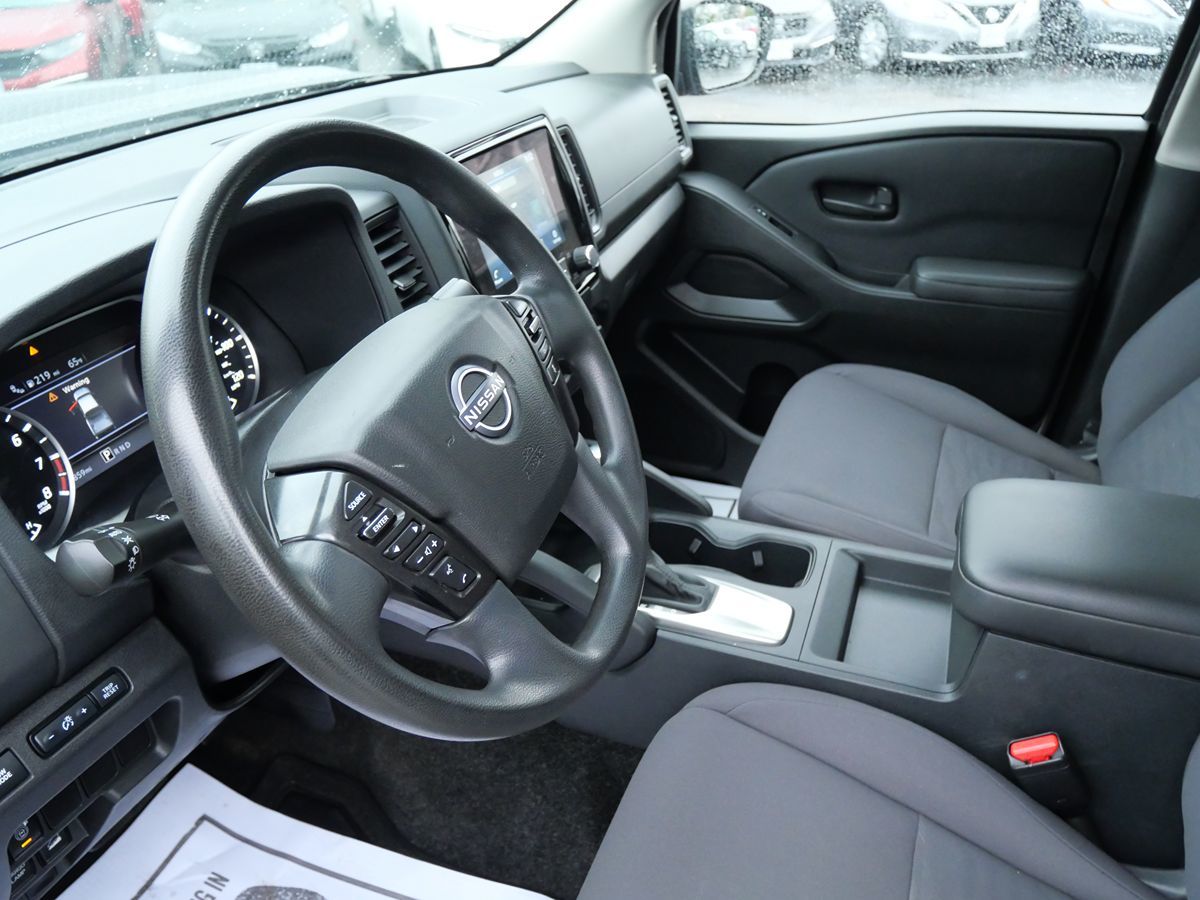 Photo 11 of this Nissan Frontier
