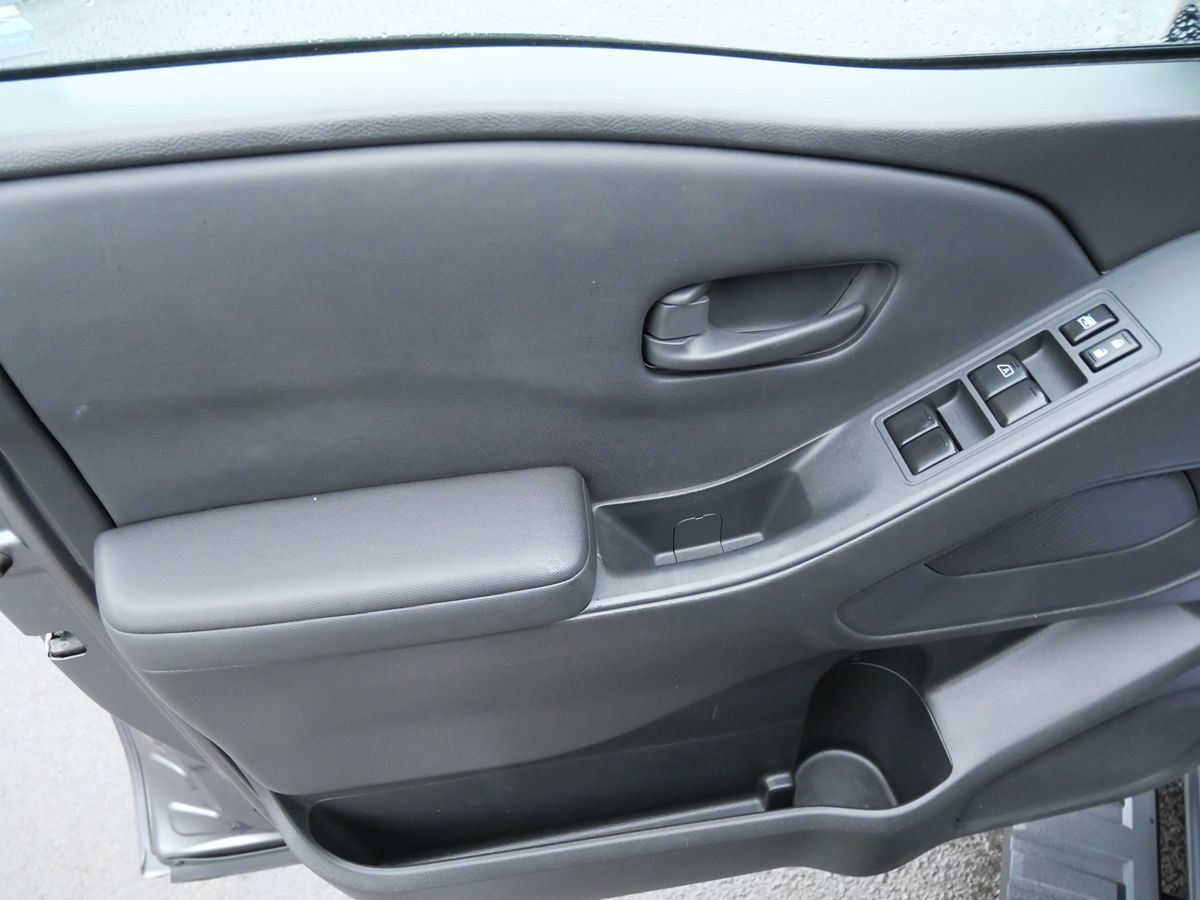 Photo 14 of this Nissan Frontier