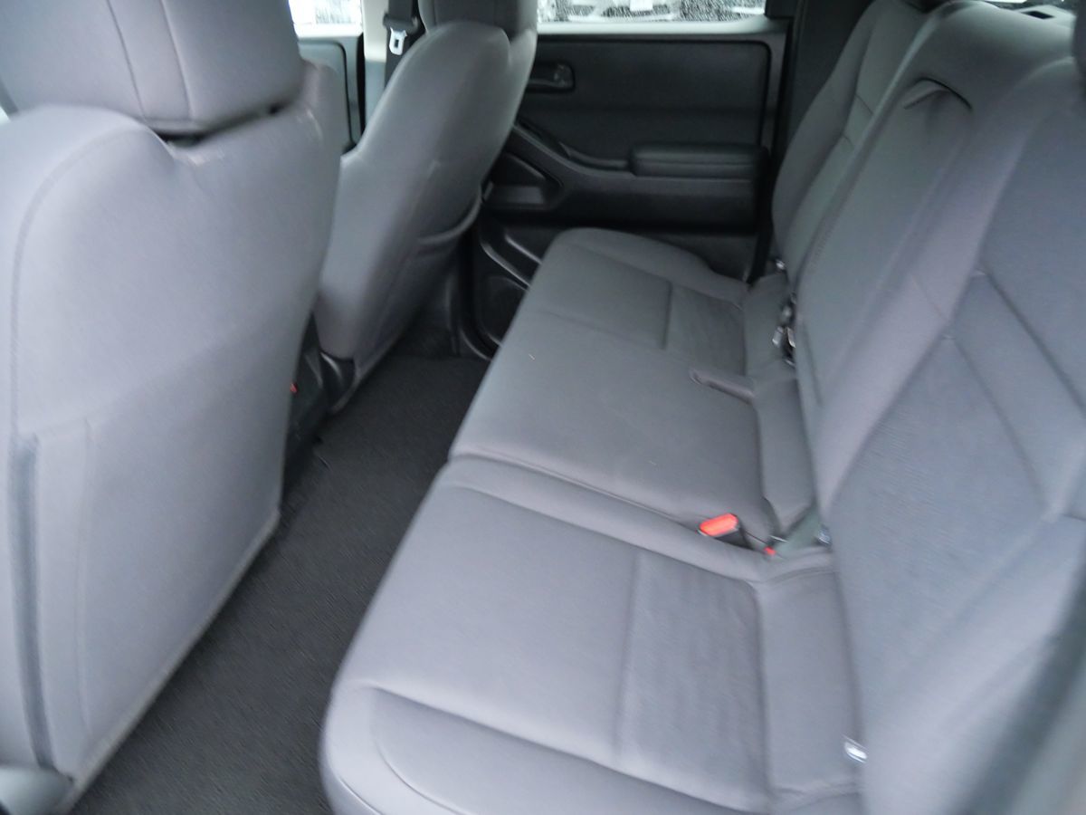 Photo 17 of this Nissan Frontier