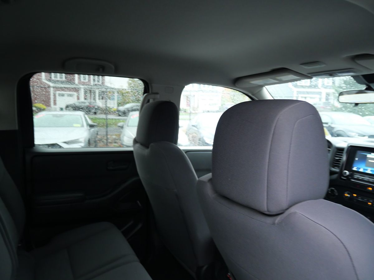 Photo 21 of this Nissan Frontier