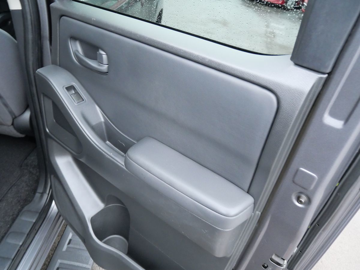 Photo 22 of this Nissan Frontier