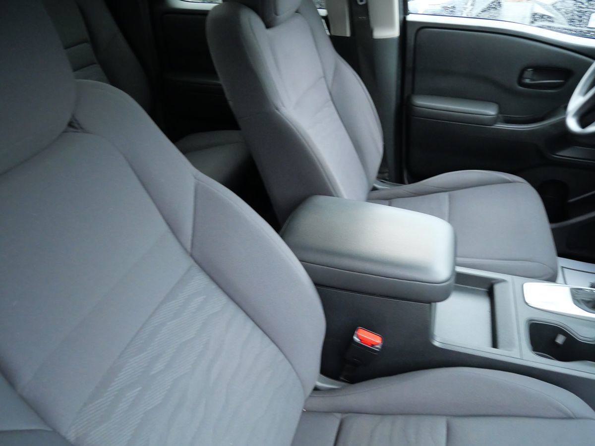 Photo 25 of this Nissan Frontier
