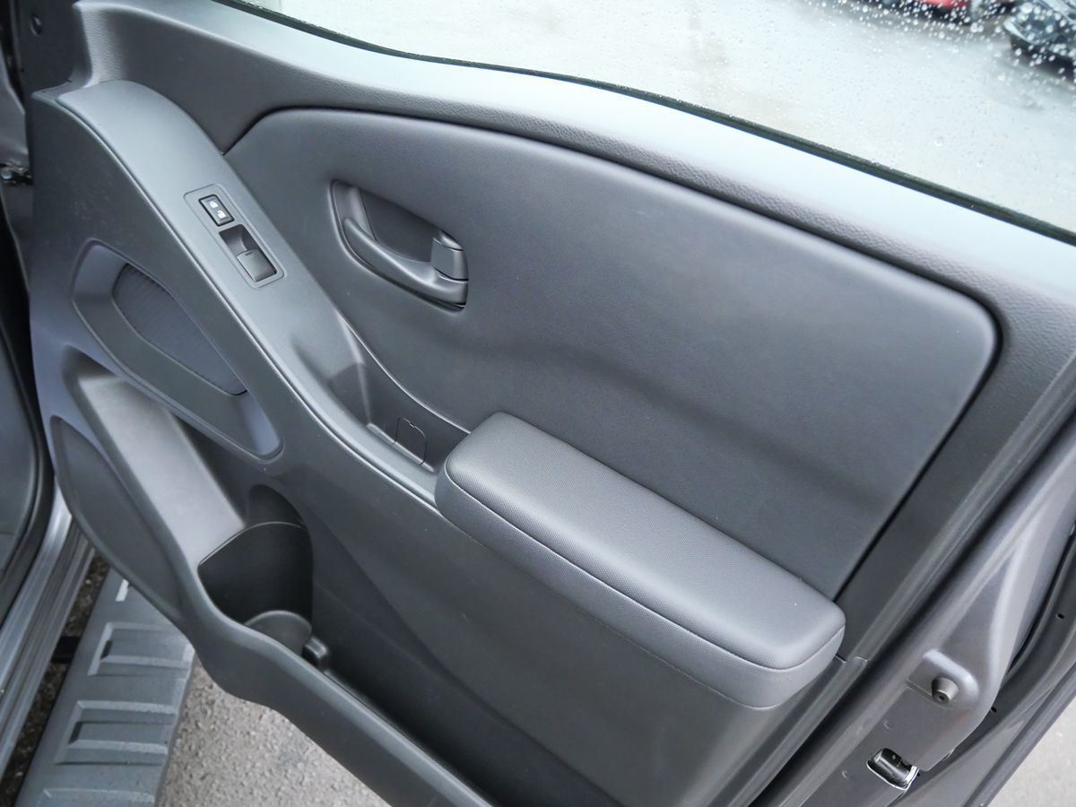 Photo 28 of this Nissan Frontier