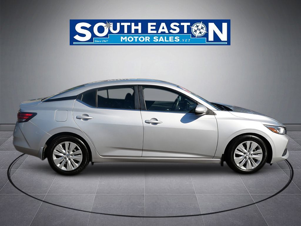 Photo 8 of this Nissan Sentra