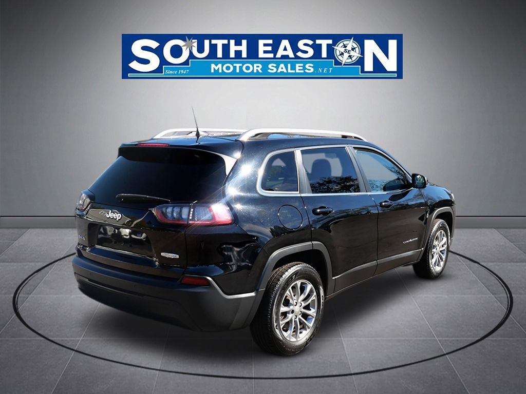 Photo 5 of this Jeep Cherokee