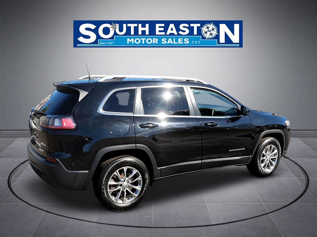 Photo 7 of this Jeep Cherokee