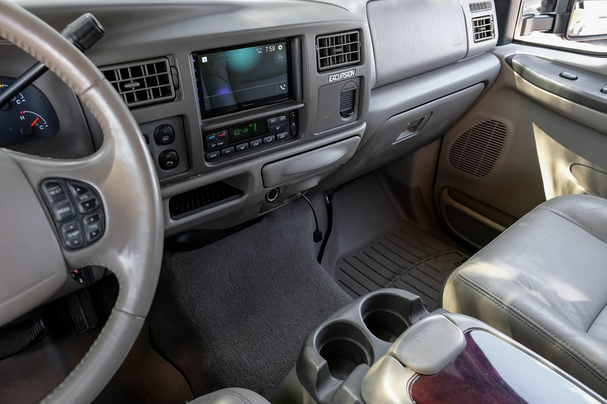 2004 Ford Excursion Limited photo 16