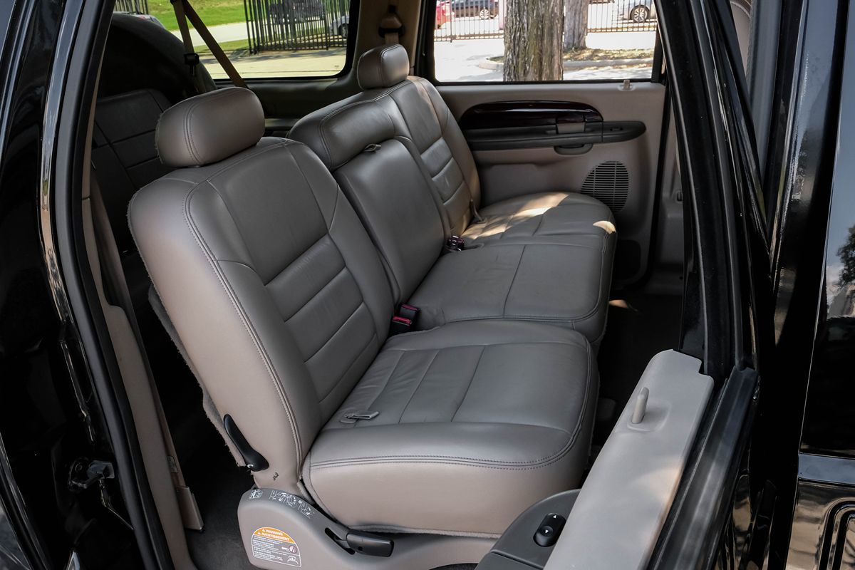 2004 Ford Excursion Limited photo 24