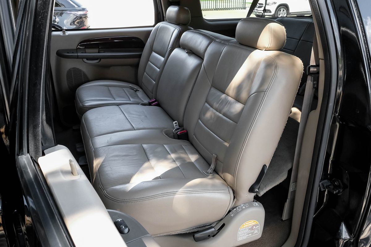 2004 Ford Excursion Limited photo 27