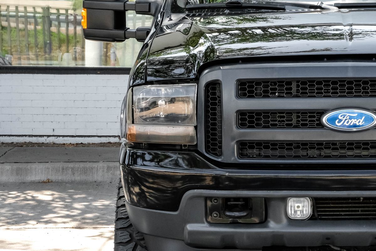 2004 Ford Excursion Limited photo 35