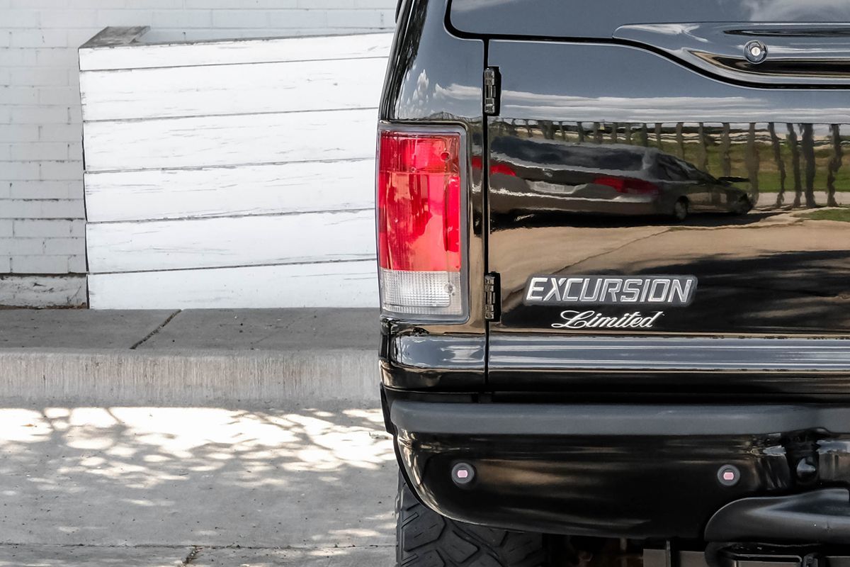 2004 Ford Excursion Limited photo 36