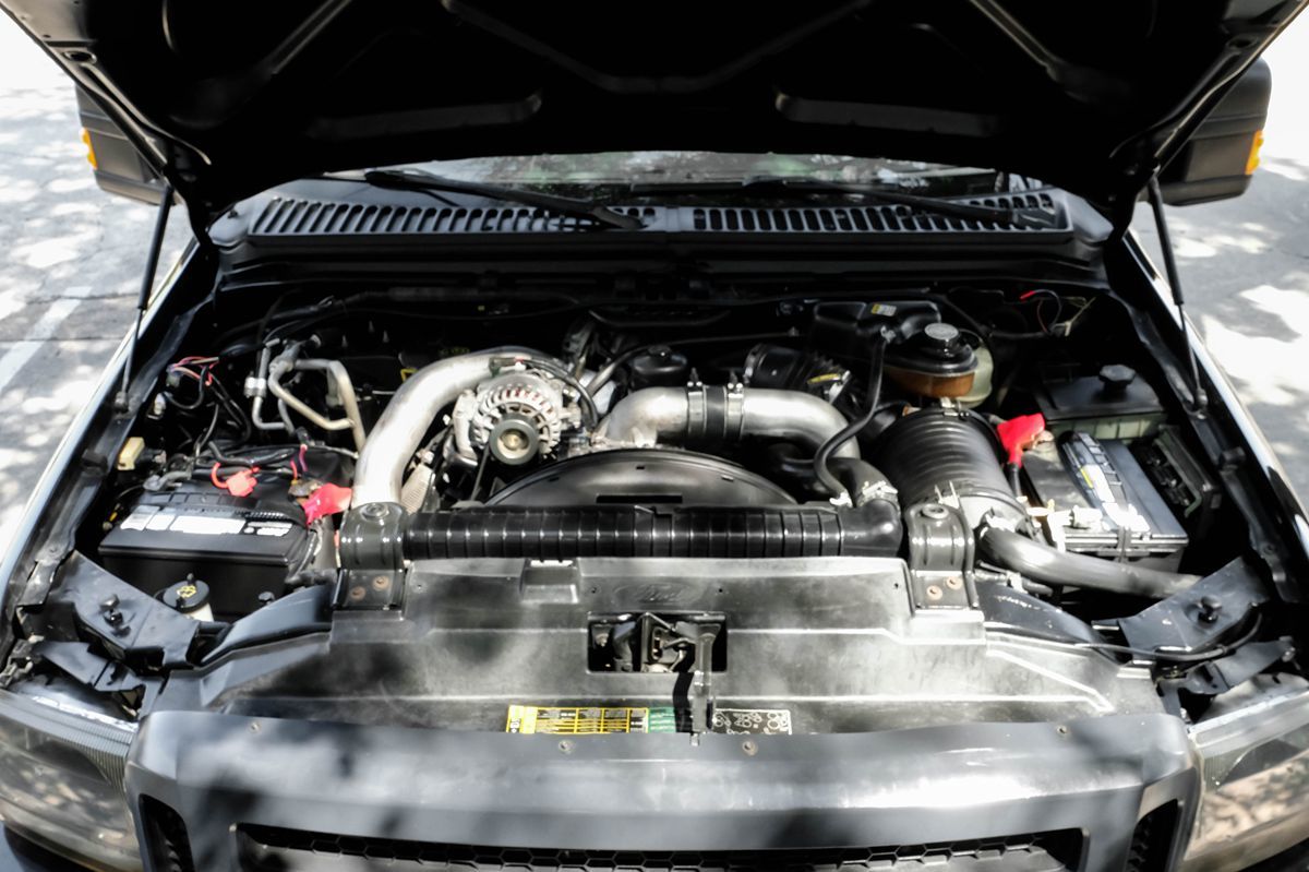 2004 Ford Excursion Limited photo 38