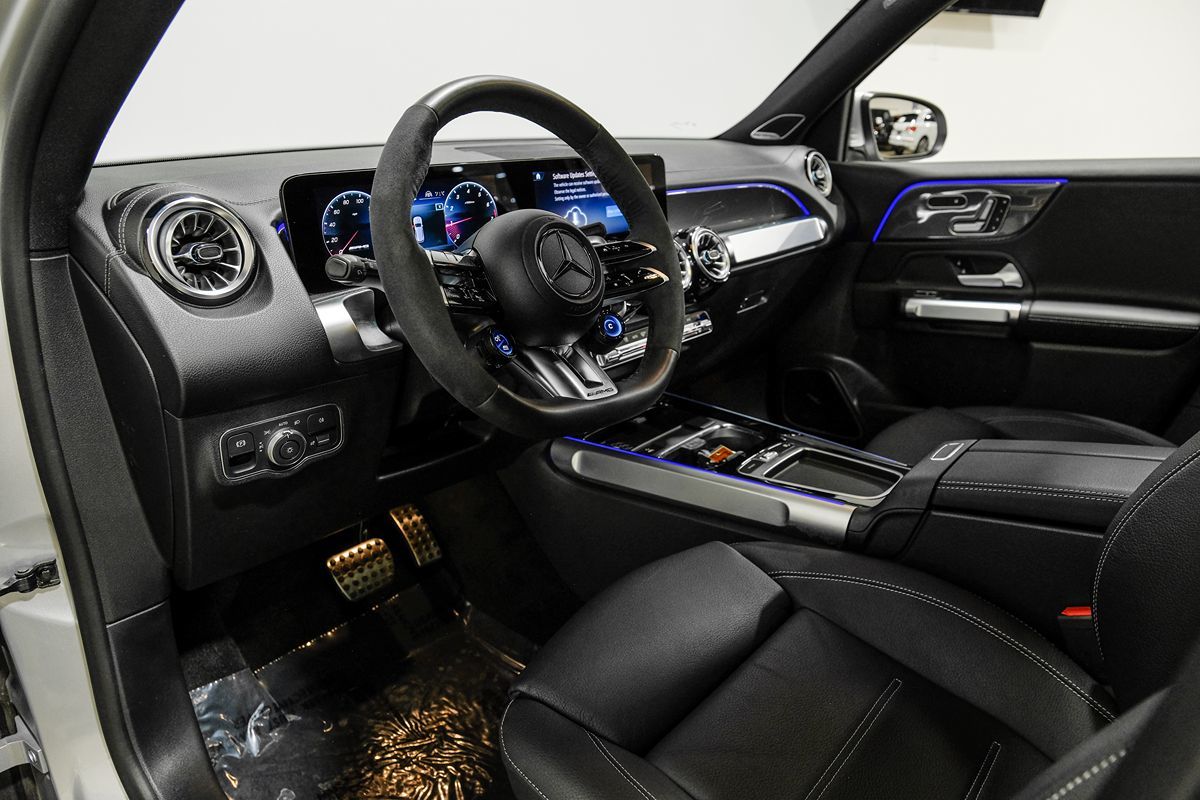 2024 Mercedes Benz GLB AMG 35 photo 2