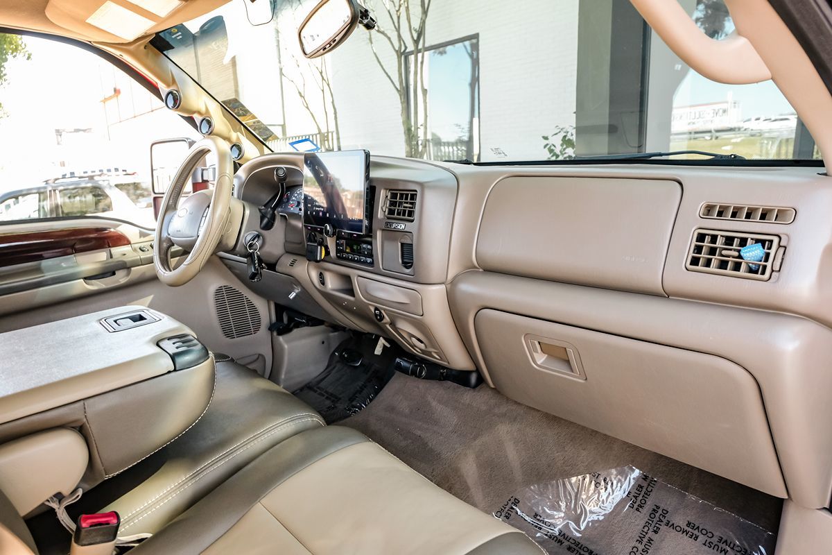 2004 Ford Excursion Eddie Bauer photo 9