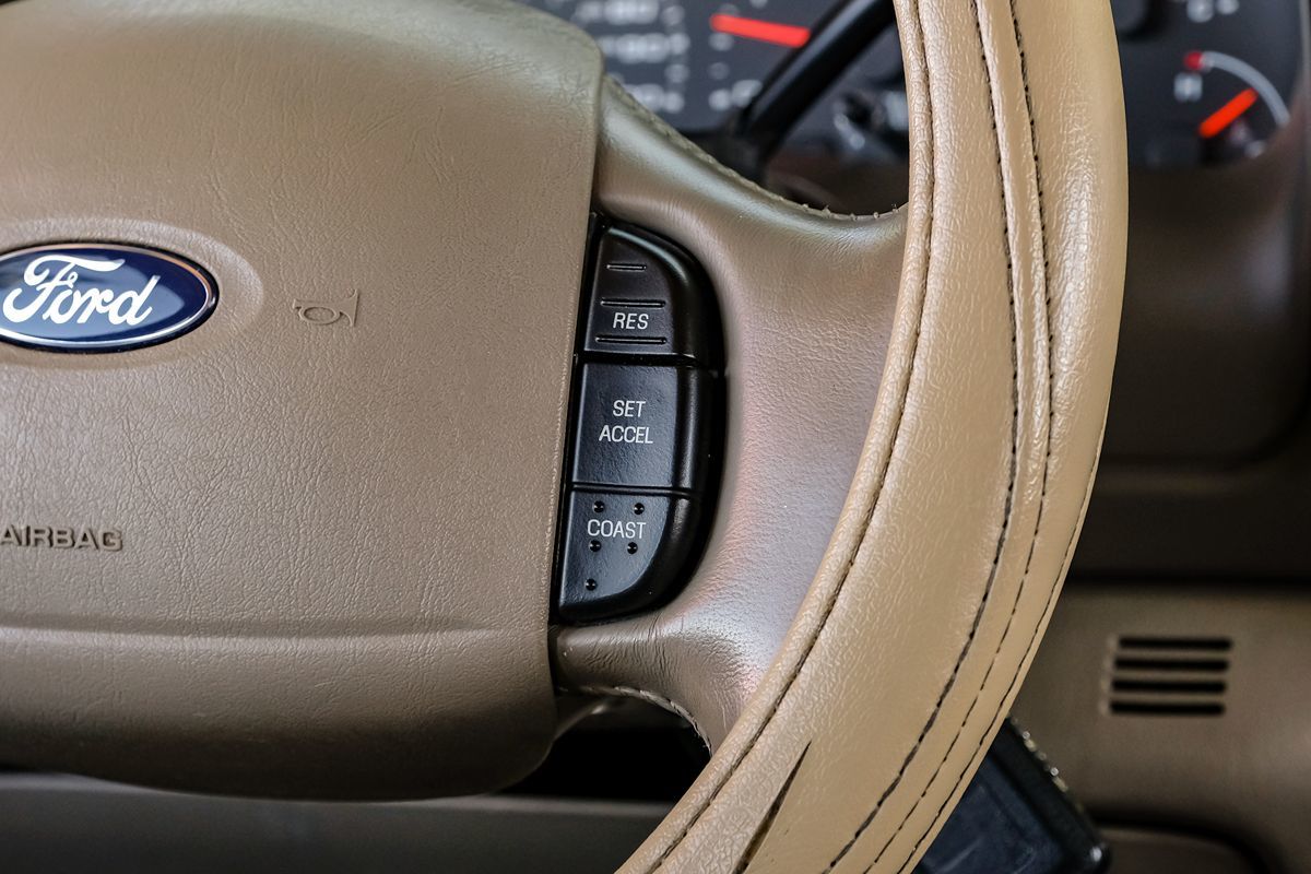 2004 Ford Excursion Eddie Bauer photo 13