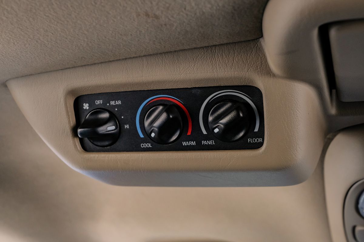 2004 Ford Excursion Eddie Bauer photo 22