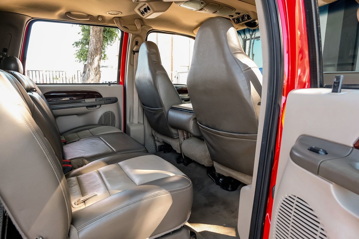 2004 Ford Excursion Eddie Bauer photo 26