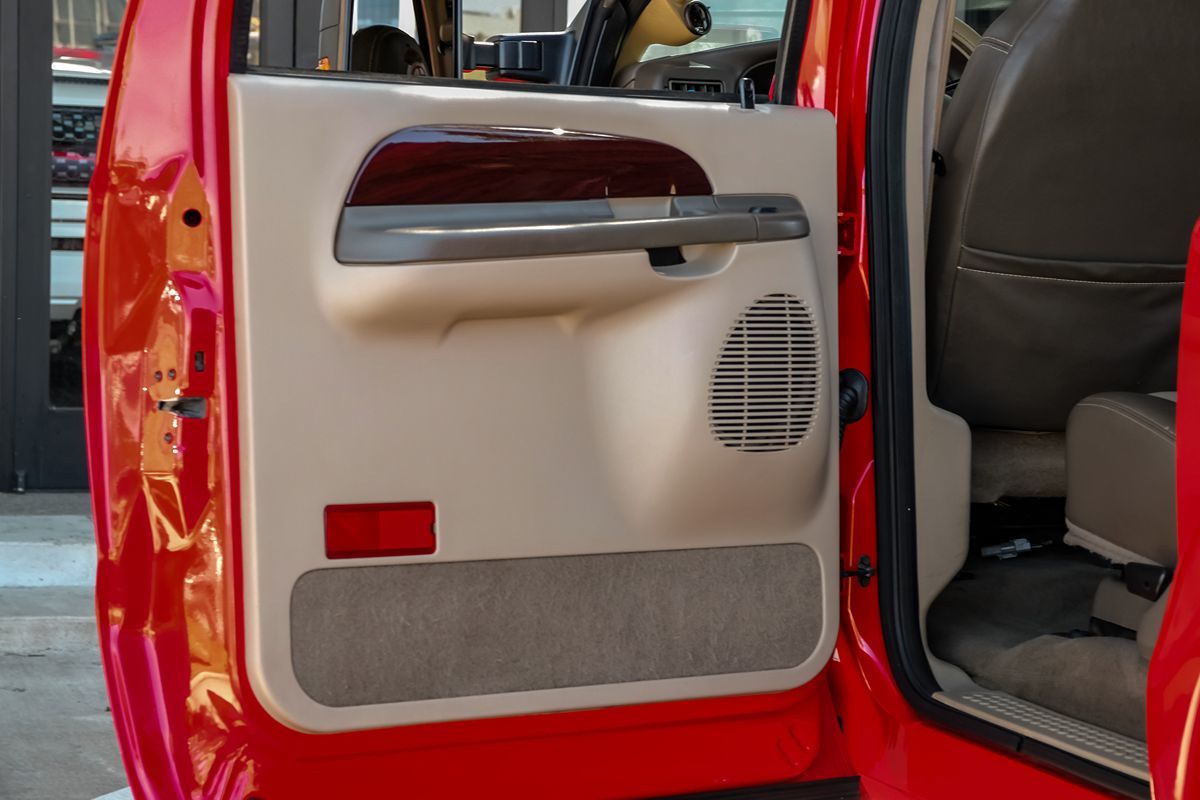 2004 Ford Excursion Eddie Bauer photo 33