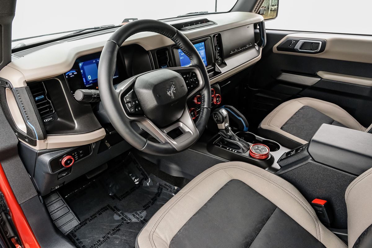 2023 Ford Bronco Wildtrak photo 2
