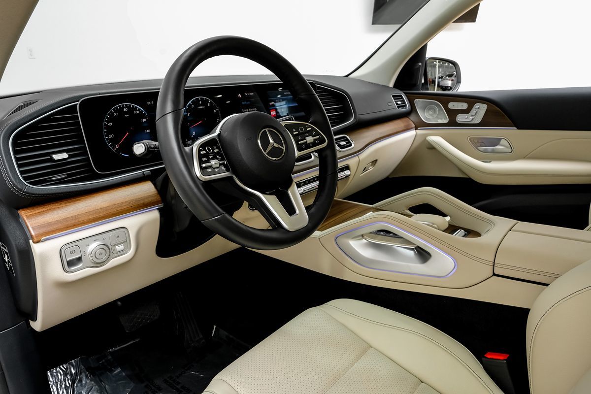 2023 Mercedes Benz GLS 450 4MATIC photo 2