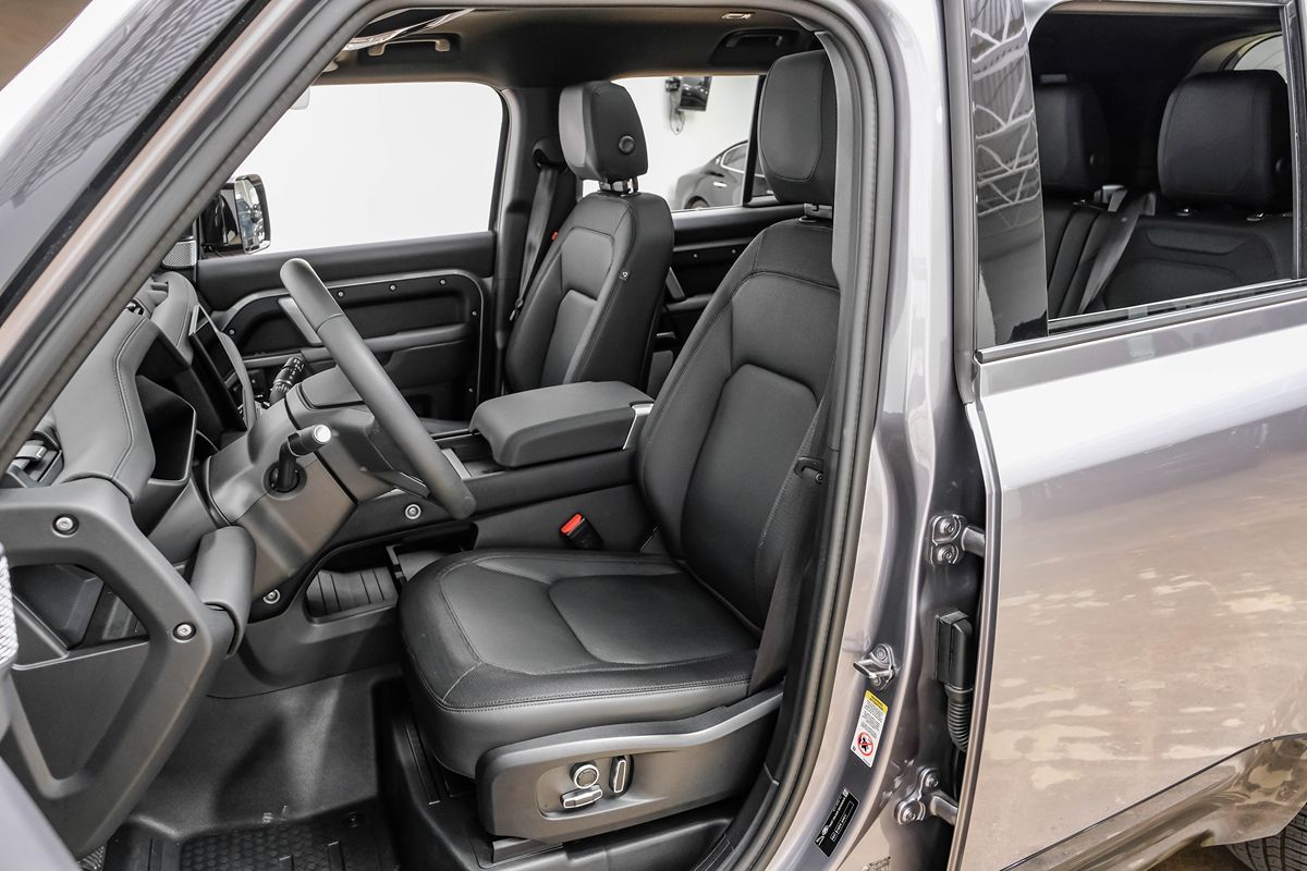 2024 Land Rover Defender Outbound photo 3