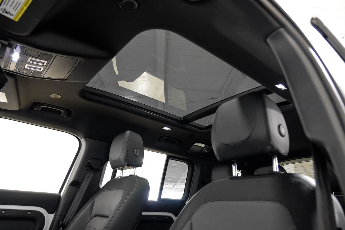 2022 Land Rover Defender X-Dynamic SE photo 3