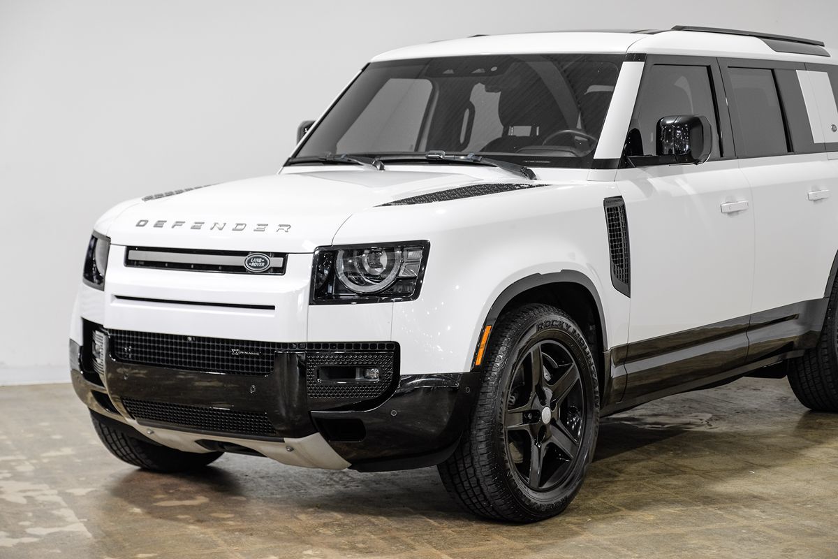2022 Land Rover Defender X-Dynamic SE photo 4