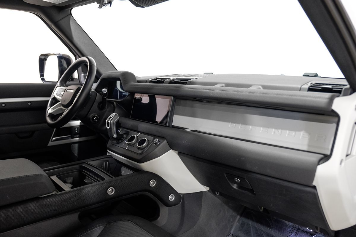 2022 Land Rover Defender X-Dynamic SE photo 13
