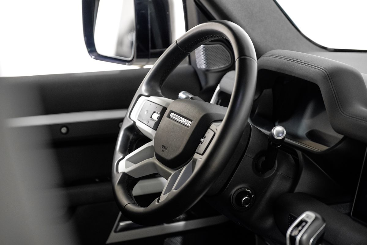 2022 Land Rover Defender X-Dynamic SE photo 15