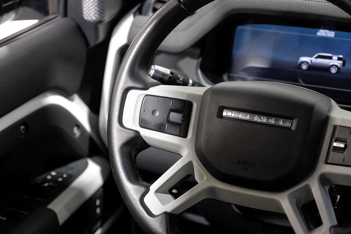 2022 Land Rover Defender X-Dynamic SE photo 17