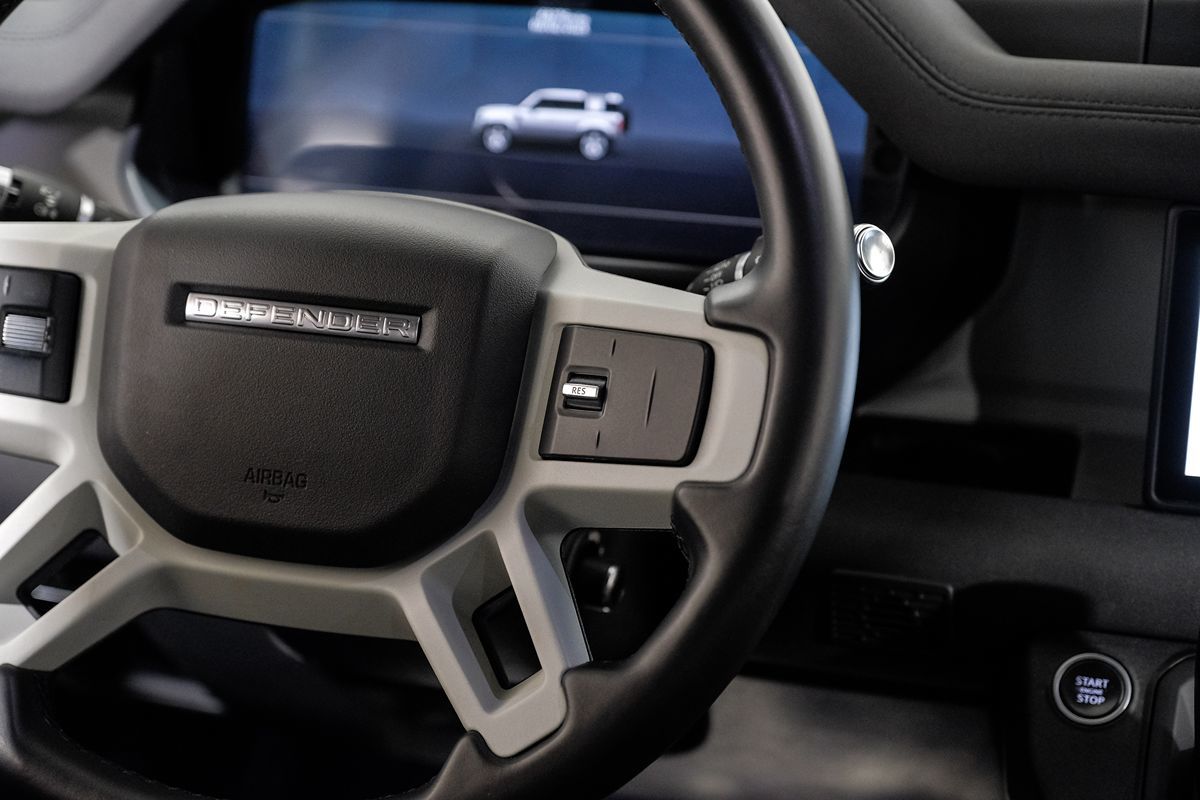 2022 Land Rover Defender X-Dynamic SE photo 18
