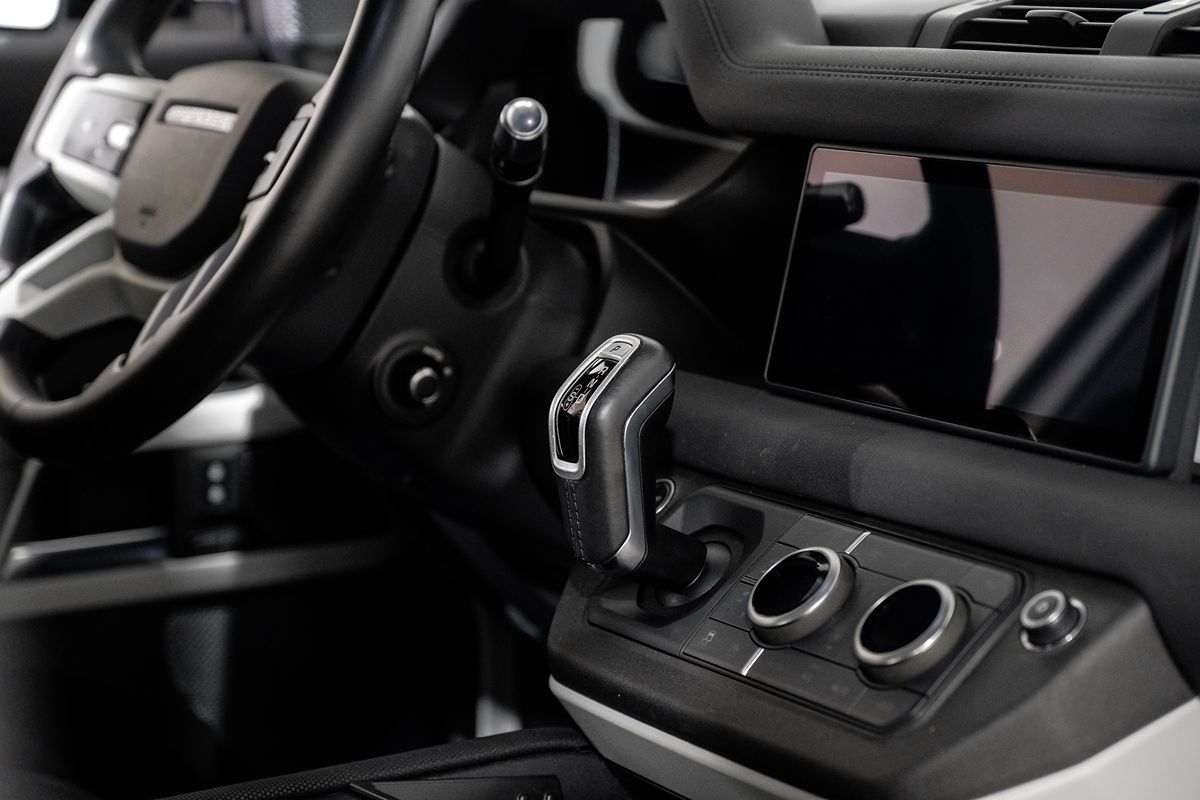 2022 Land Rover Defender X-Dynamic SE photo 24