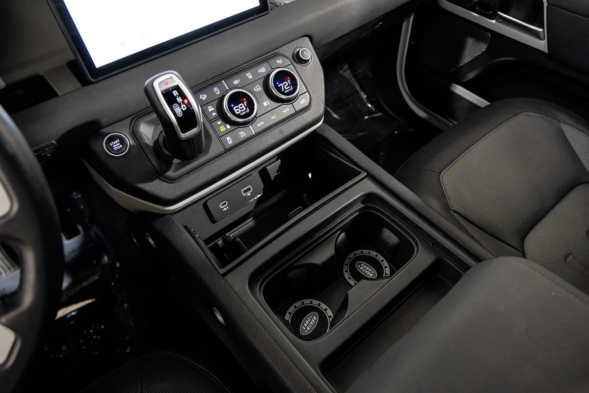 2022 Land Rover Defender X-Dynamic SE photo 25