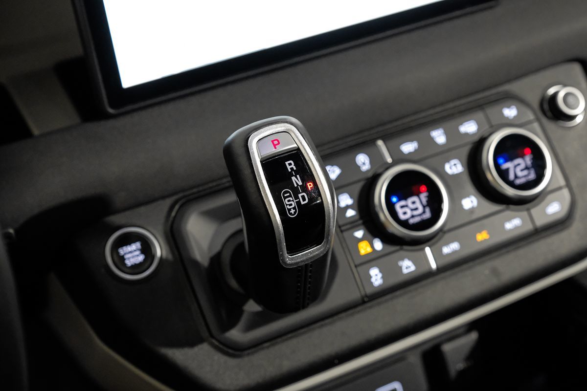 2022 Land Rover Defender X-Dynamic SE photo 26