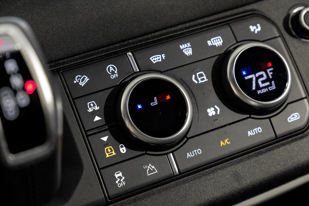 2022 Land Rover Defender X-Dynamic SE photo 27