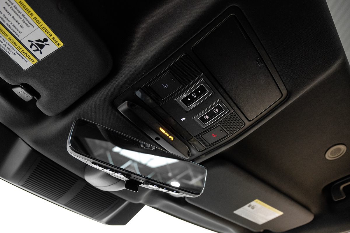 2022 Land Rover Defender X-Dynamic SE photo 28