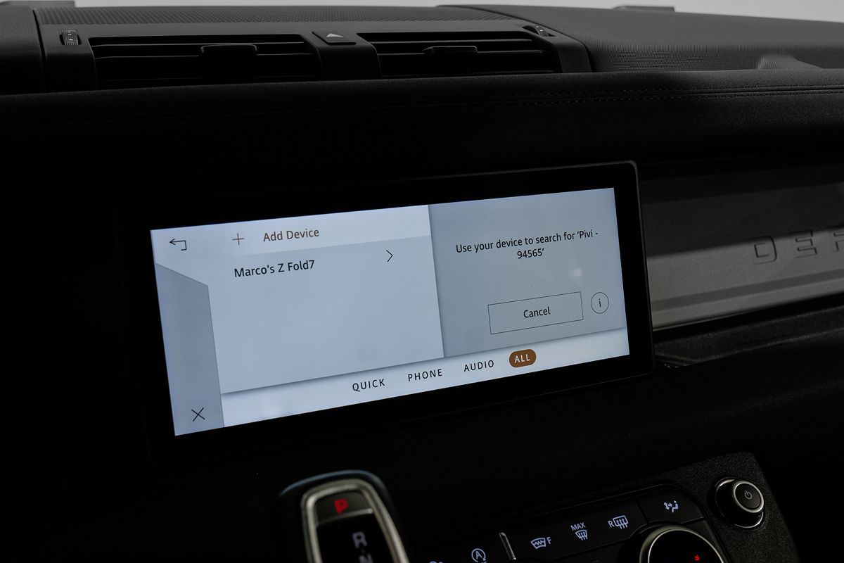 2022 Land Rover Defender X-Dynamic SE photo 30