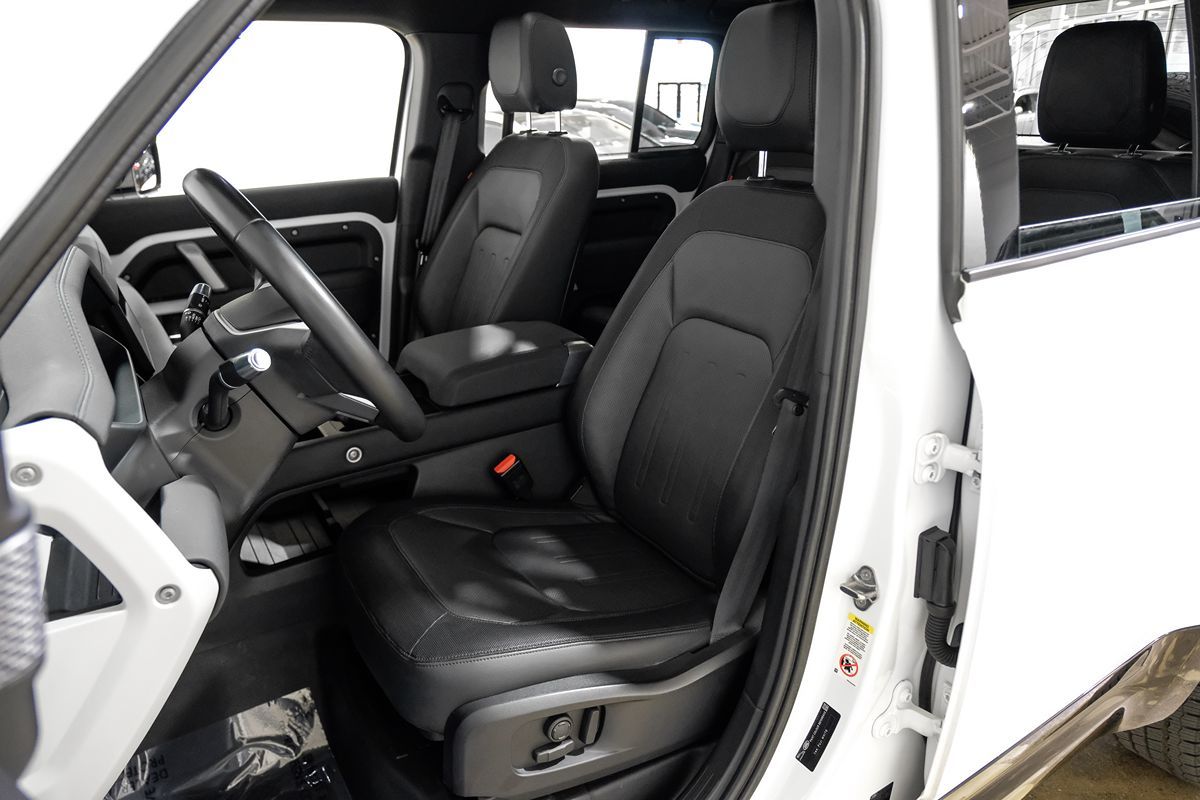 2022 Land Rover Defender X-Dynamic SE photo 31
