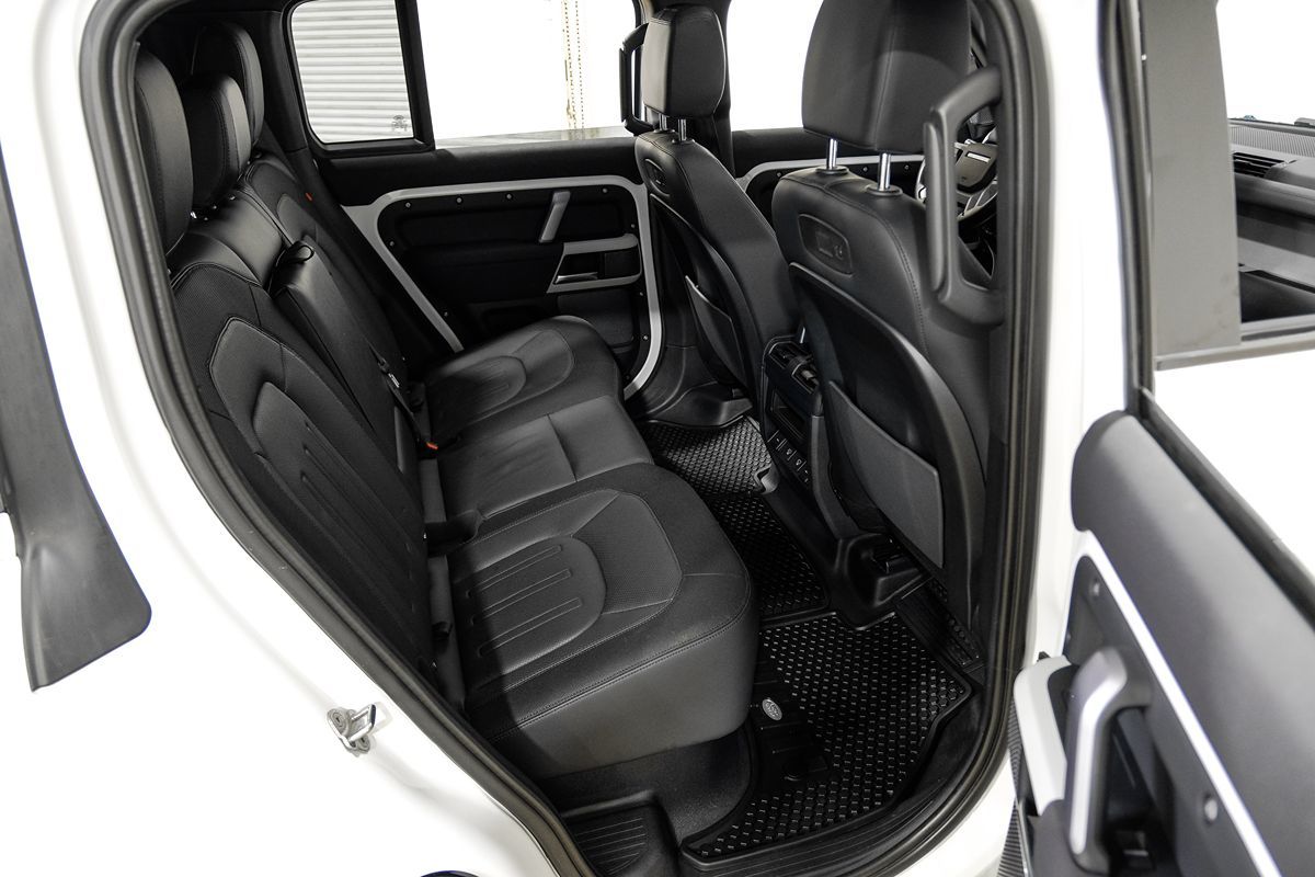 2022 Land Rover Defender X-Dynamic SE photo 35