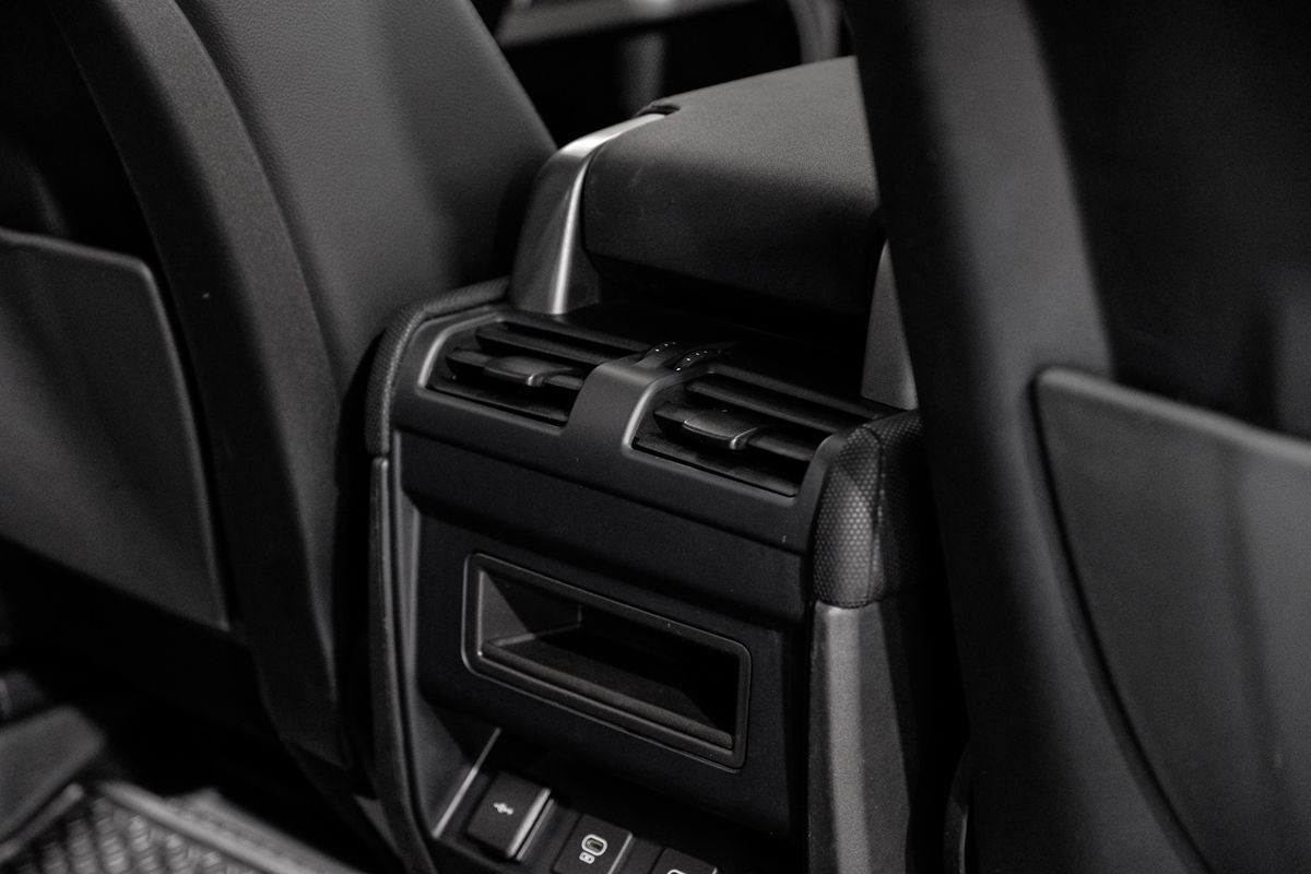 2022 Land Rover Defender X-Dynamic SE photo 37