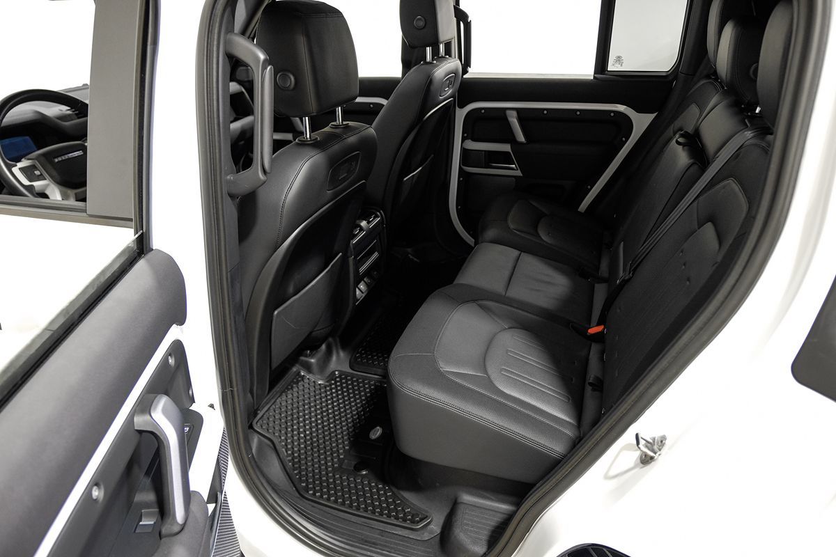 2022 Land Rover Defender X-Dynamic SE photo 38