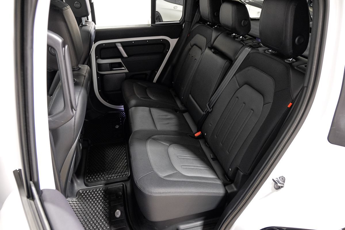 2022 Land Rover Defender X-Dynamic SE photo 39