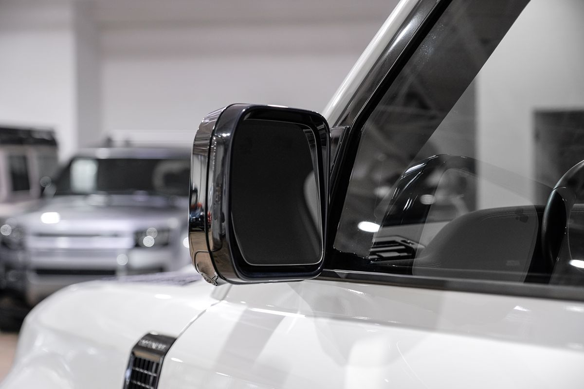 2022 Land Rover Defender X-Dynamic SE photo 41