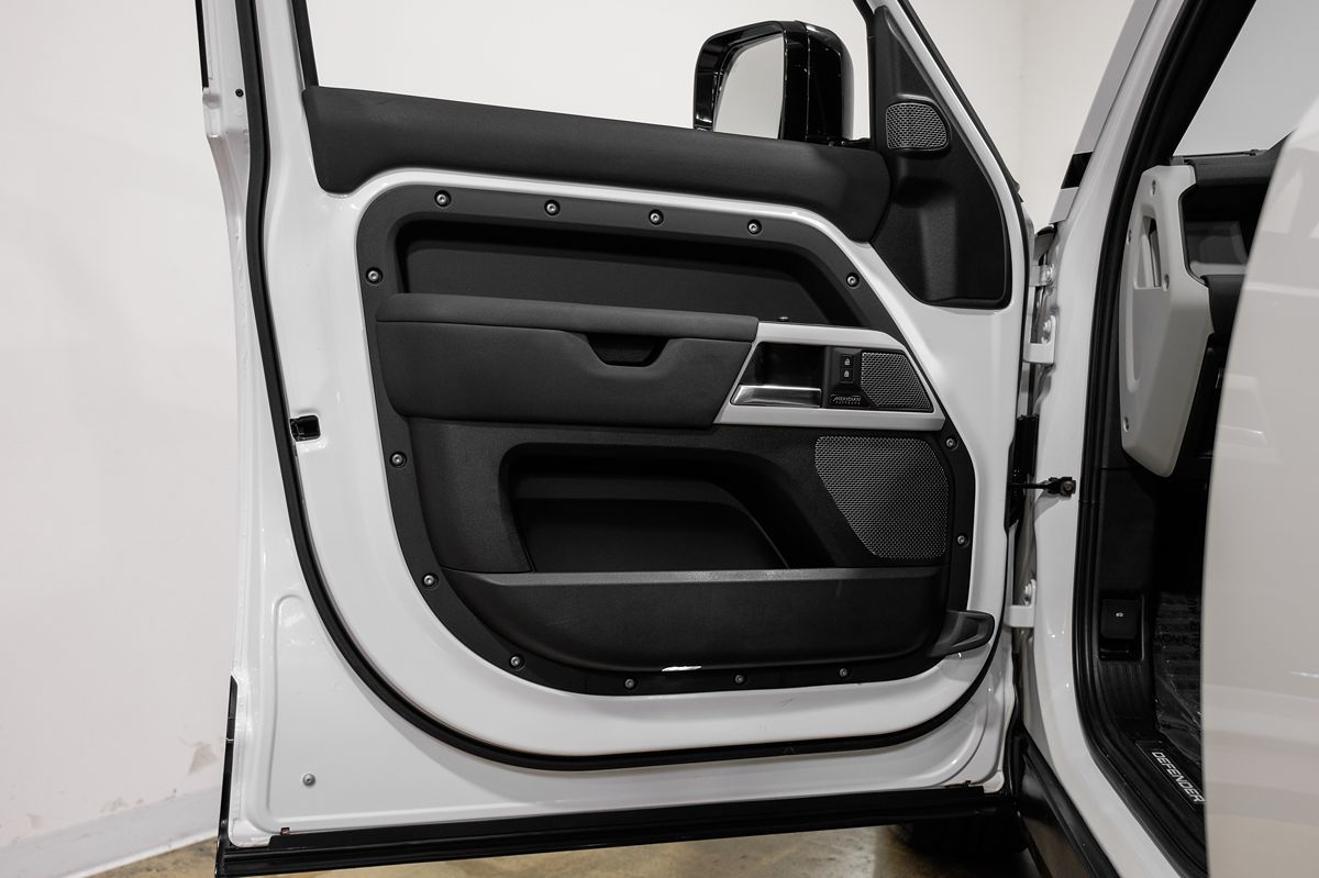2022 Land Rover Defender X-Dynamic SE photo 42