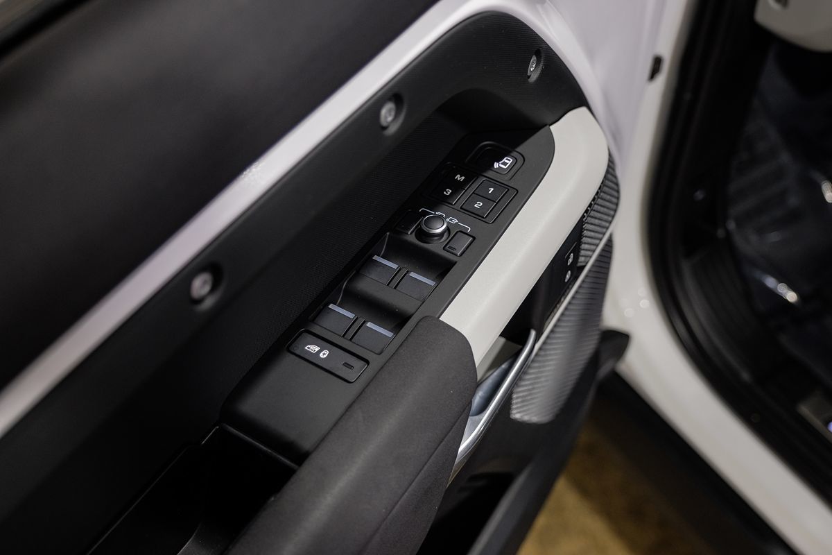 2022 Land Rover Defender X-Dynamic SE photo 43